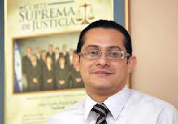 Juez atropella a policía al evadir retén en Tegucigalpa