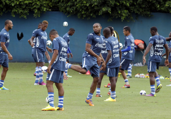 Selección de Honduras saldrá con un equipo ofensivo contra México