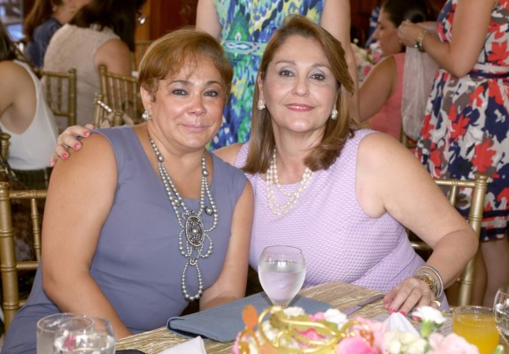 Fiesta maternal para Mónica Araujo de Borrell