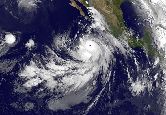 Huracán Marie se intensifica a categoría 4 sobre el Pacífico de México