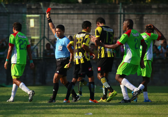 Histórica goleada del Real España al Marathón en un derbi polémico