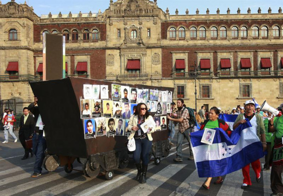 Madres hondureñas protestan en México por abusos contra migrantes
