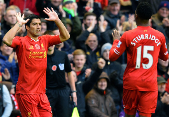 Liverpool se mantiene firme con un gran Luis Suárez