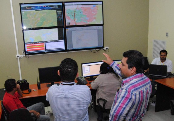 Unas 5,000 llamadas falsas al día se reciben en el 911 y 198