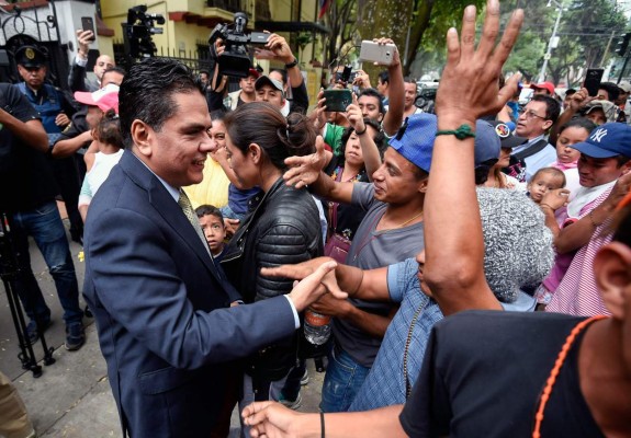 Migrantes hondureños piden apoyo a su embajada en México