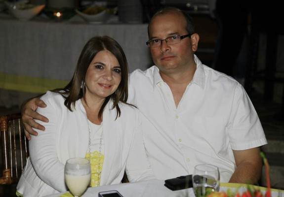 Erika Fajardo y Jaime Aguilar despiden su soltería