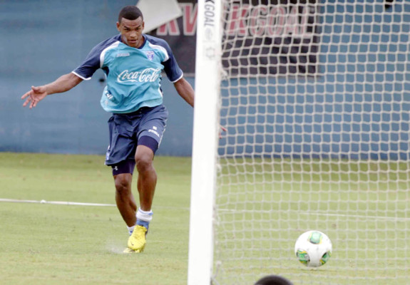 Rony Martínez sueña con jugar y marcar en el Azteca
