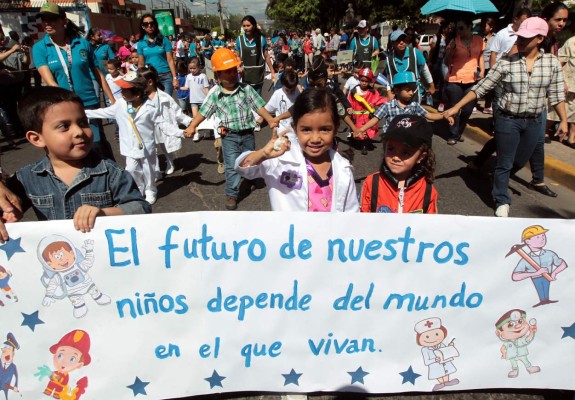 Alumnos de 324 escuelas de Tegucigalpa preparan desfile cívico