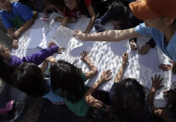 Rechazan plan para acelerar deportaciones de niños migrantes de EUA