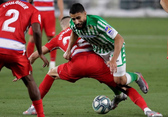 España: Sevilla y Betis dejan escapar la victoria en los últimos minutos en apertura de jornada 29