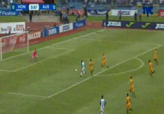 Video: La increíble oportunidad de gol que desperdició Ovidio Lanza