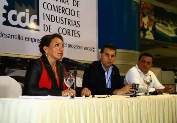 Xiomara Castro: 'Se deben simplificar las más de 150 leyes tributarias”