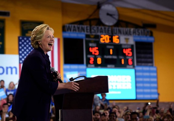 Hillary da 'una paliza' a Trump en nuevos sondeos