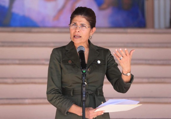 Hilda Hernández descansa en los Jardines de Paz Suyapa