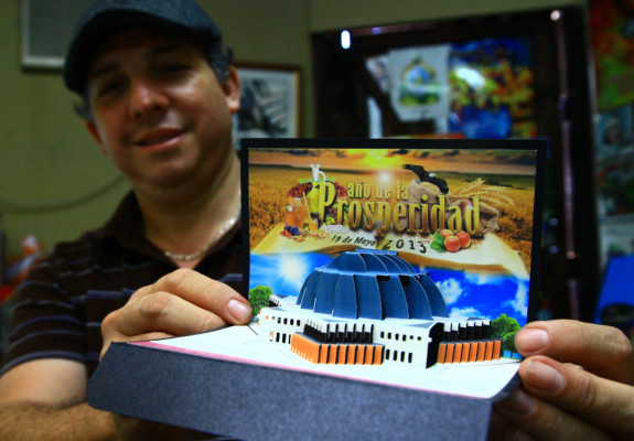 El hondureño de los mil oficios causa horror con su arte