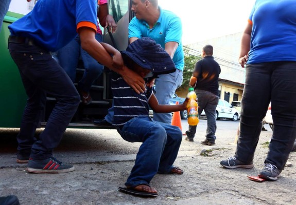 'Nos vamos de Honduras por miseria y necesidad”: Migrante deportada