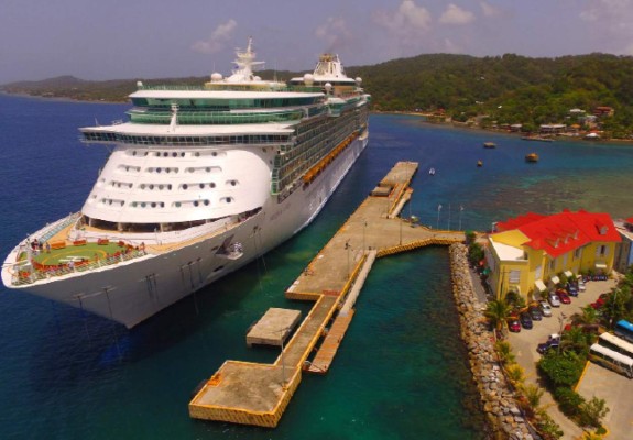 Más de 518,000 cruceristas han visitado la isla de Roatán