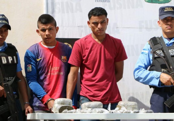 Capturan dos hermanos supuestamente por vender marihuana en El Progreso