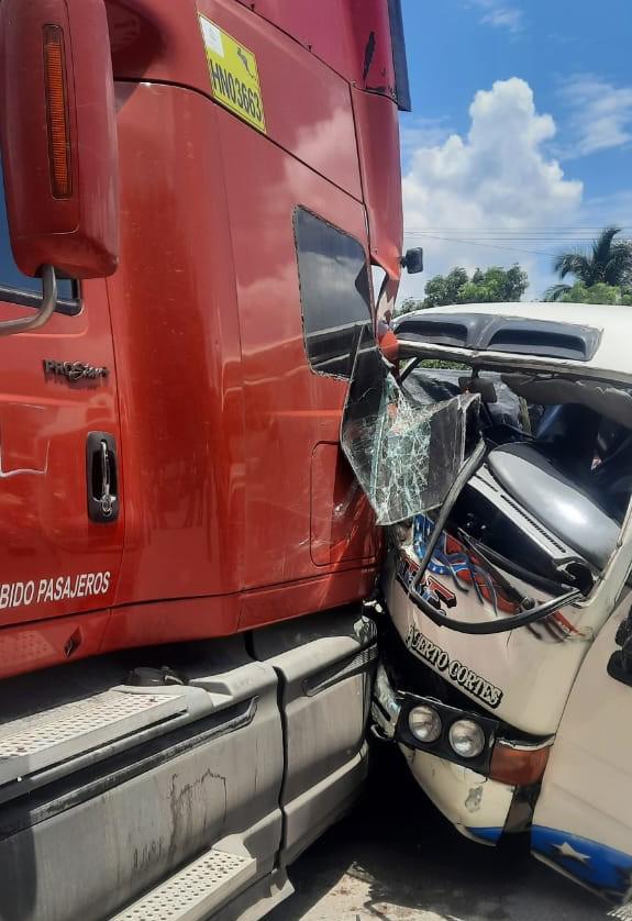 El accidente ocurrió pasadas las 12:00 del mediodía en el sector de Río Nance, en Choloma.