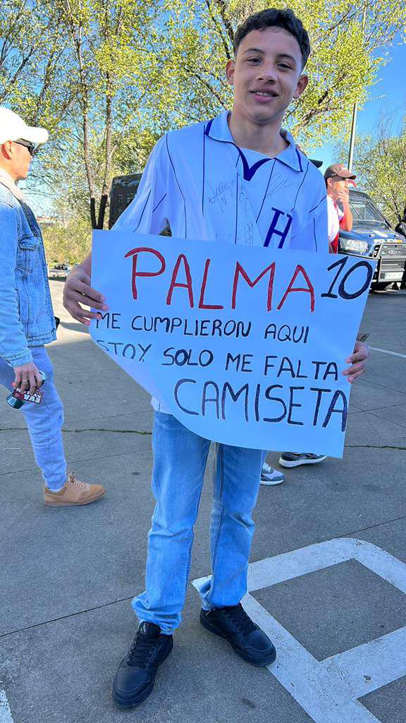 Honduras no está sola en España, bellas palillonas, locura y mensaje a Palma