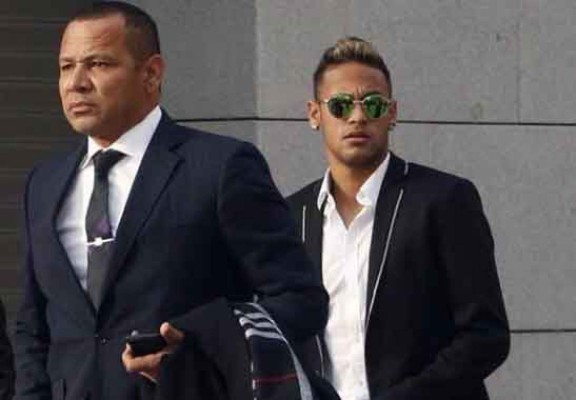 Padre de Neymar confirma operación para su hijo y lo descarta ante Real Madrid