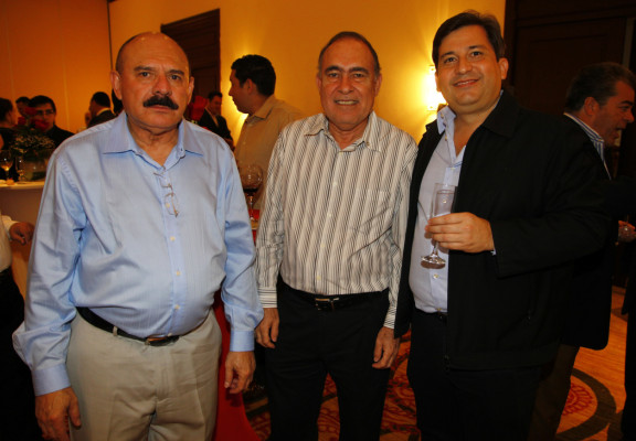 Consul de México José Omar Hurtado es agasajado