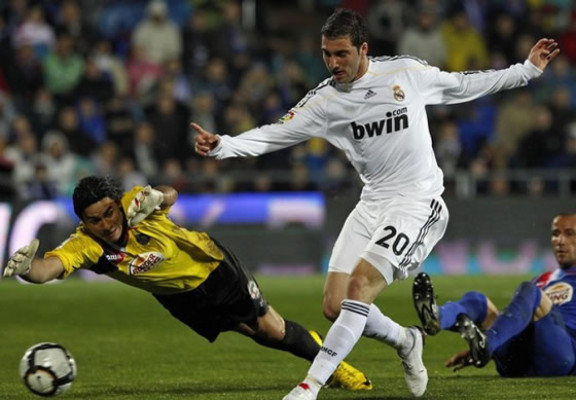 Real Madrid recuperó el liderato con goleada