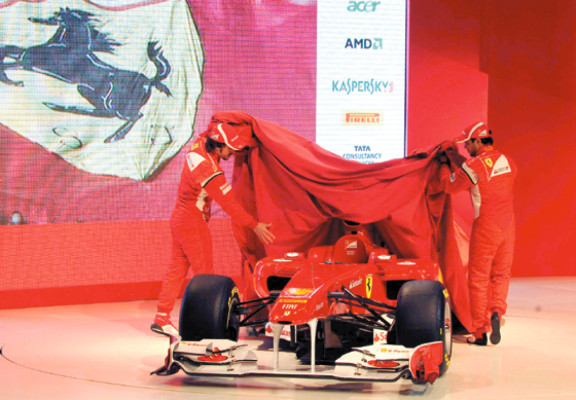 Ferrari presentó el F150