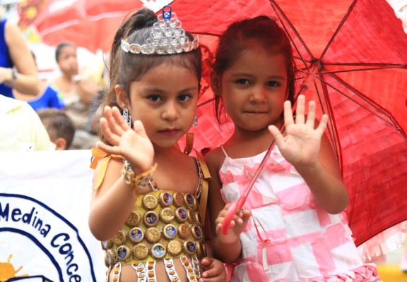 Fotos: Así demostraron el civismo los pequeños patriotas