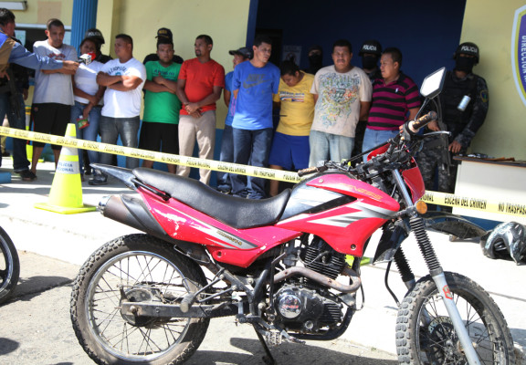 Horas después de asesinar a guardia en Honduras, criminales se repartieron el botín