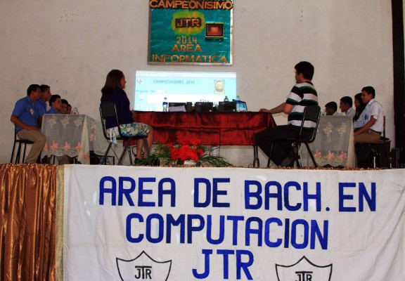 Estudiantes hondureños ponen a prueba su gusto por la tecnología y redes sociales