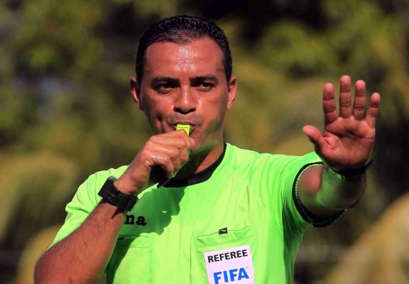 Melvin Matamoros, el árbitro de la gran final de Honduras entre Motagua y Olimpia