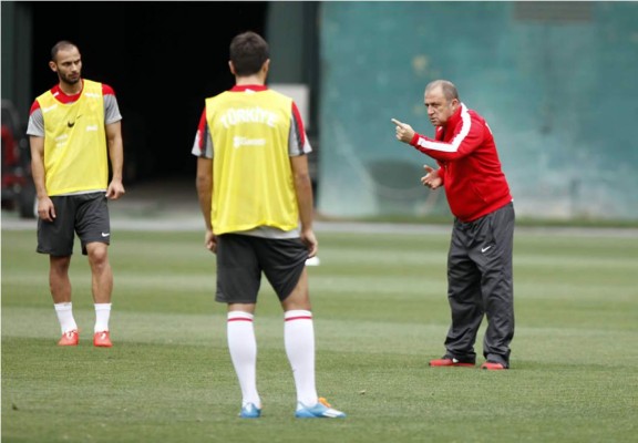 Nuri Sahin no jugaría ante Honduras por lesión