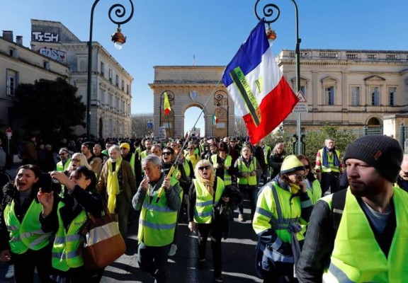 Chalecos amarillos se lanzan a la calle en el décimotercer sábado de protesta