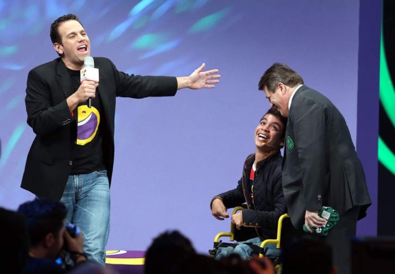 Teletón de México cumple la meta en medio de la polémica