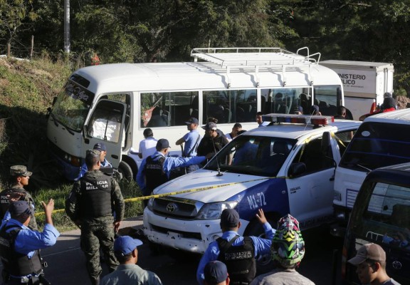 Doctora y chofer mueren en ataque a rapidito