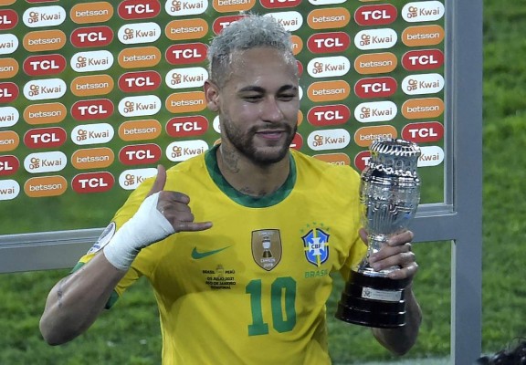 Brazil's Neymar gestures after receiving an award at the end of their Conmebol 2021 Copa America football tournament semi-final match against Peru at the Nilton Santos Stadium in Rio de Janeiro, Brazil, on July 5, 2021. (Photo by Douglas Magno / AFP)
