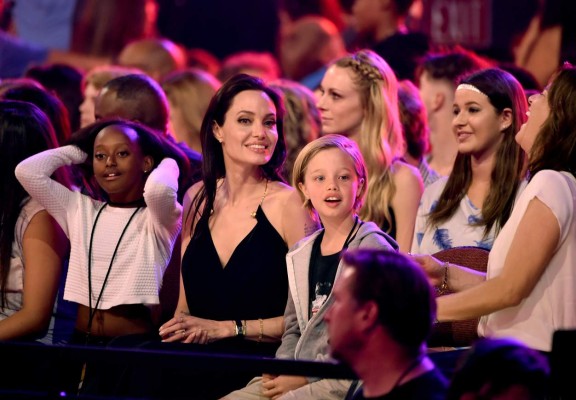 INGLEWOOD, CA - MARCH 28: (L-R) Zahara Marley Jolie-Pitt, actress Angelina Jolie and Shiloh Nouvel Jolie-Pitt in the audience during Nickelodeon's 28th Annual Kids' Choice Awards held at The Forum on March 28, 2015 in Inglewood, California. Kevin Winter/Getty Images/AFP== FOR NEWSPAPERS, INTERNET, TELCOS & TELEVISION USE ONLY ==