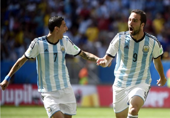 Argentina rompe maldición y pasa a semifinales tras 24 años