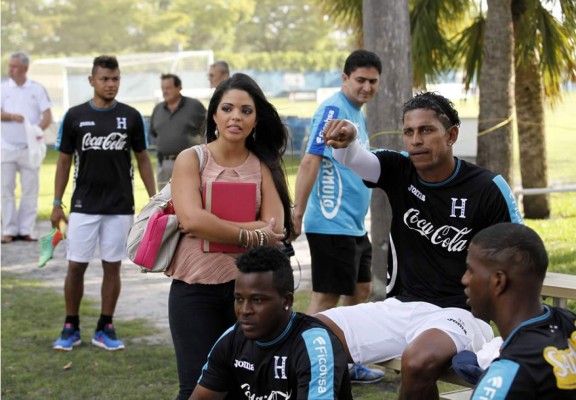 Periodista se robó miradas de los seleccionados hondureños