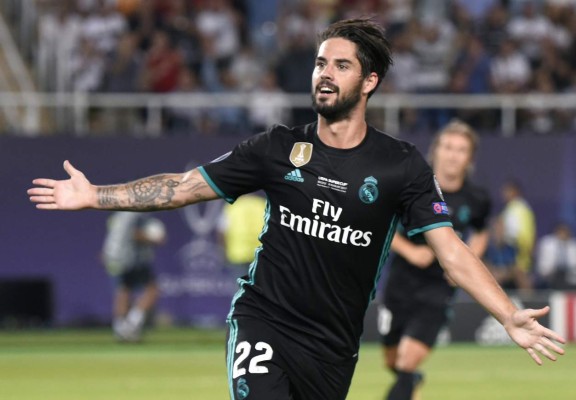 Real Madrid's Spanish midfielder Isco celebrates after scoring a goal during the UEFA Super Cup football match between Real Madrid and Manchester United on August 8, 2017, at the Philip II Arena in Skopje. / AFP PHOTO / Dimitar DILKOFF
