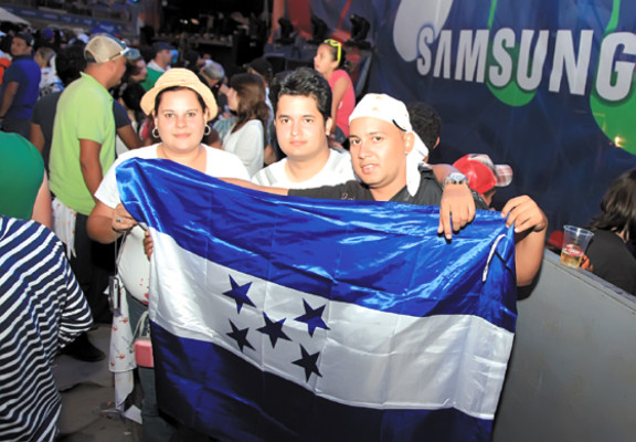 Shakira y Don Omar hacen explotar a chapines