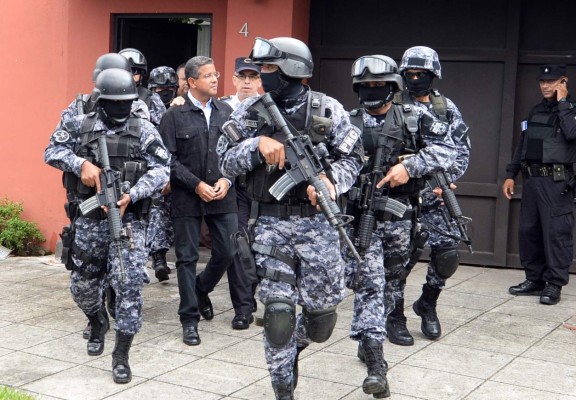 Conceden arresto domiciliario a expresidente Francisco Flores