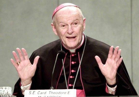 El Papa ordena la reclusión de cardenal McCarrick hasta juzgarle por abusos
