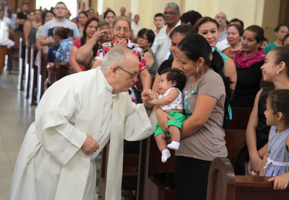 Padre Saturnino Senis continúa hospitalizado