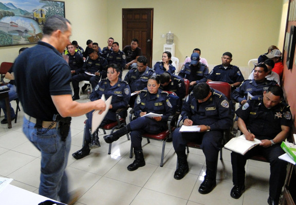 Interpol capacita a oficiales y policías de Yoro, en Honduras