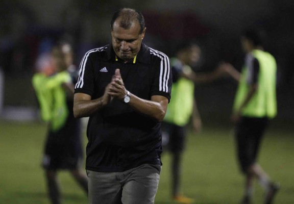 Wilmer Cruz destaca que solo un triunfo más y están en la liguilla