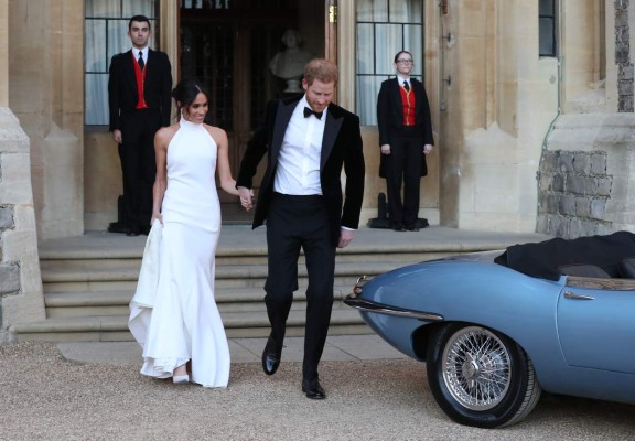 Meghan Markle fascina con segundo vestido tras su boda