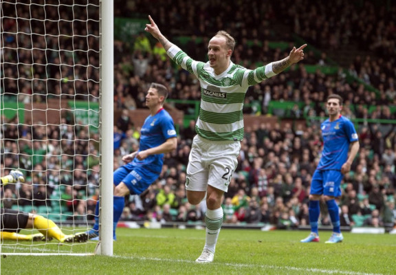 Emilio Izaguirre da asistencia y Celtic regresa al triunfo