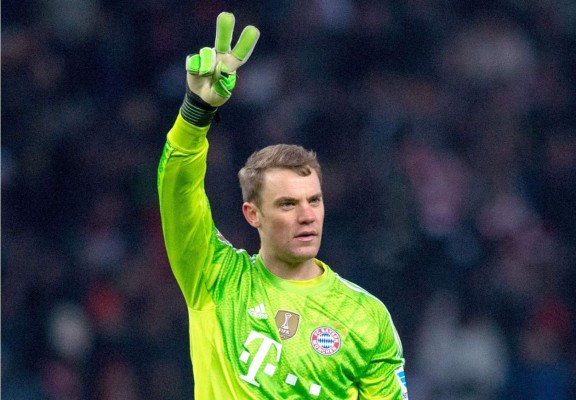 Video: La genial salida de Manuel Neuer ¡con la cabeza!